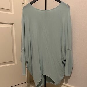 Elegant Soft Green Women's Tunic Top